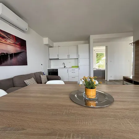 Apartment Lijepi Otok B2 *