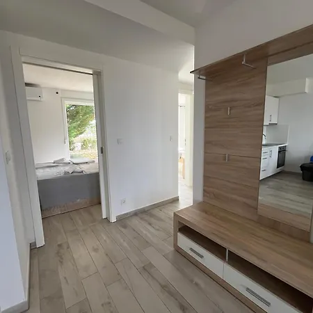 Apartment Lijepi Otok B2 *