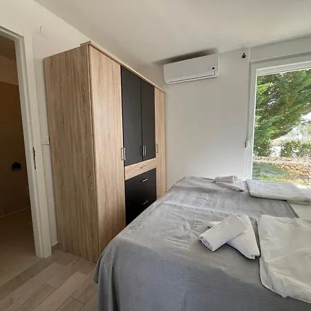 Isola Bella - B2 Povljana