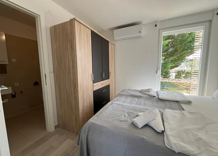 Isola Bella - B2 Povljana